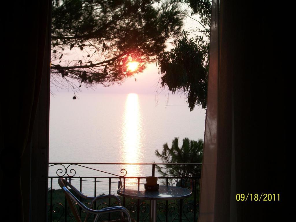 Ermones Mare Apartment Ruang foto